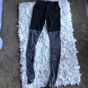 ALO Goddess Leggings- black and grey